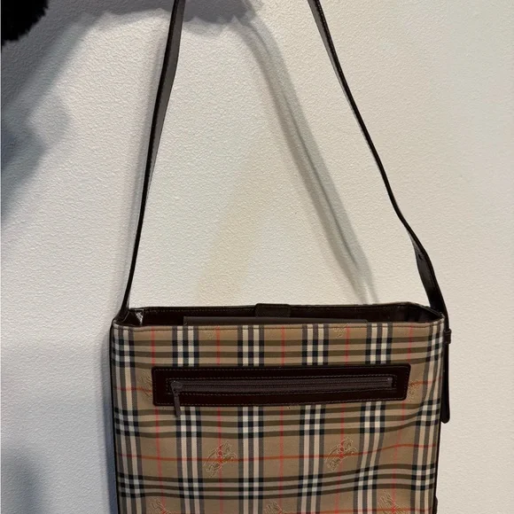 Burberry vintage shoulder bag
Very good condition
Authentic - Picture 11 of 11